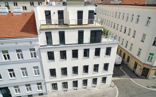 Modern apartment meets classic Viennese style