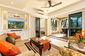 Smart TV, livros, aparelho de som