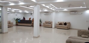 Lobby sitting area - MOO HOTEL (New Delhi)