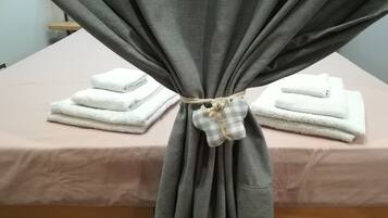 2 Schlafzimmer, BĂŒgeleisen/BĂŒgelbrett, WLAN, BettwĂ€sche