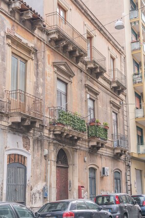 Exterior - Central Station House Riccardo (Catania)