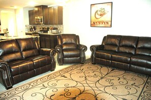 Smart TV - Spacious home for a family getaway to San Antonio.  Close to everything!  (San Antonio)