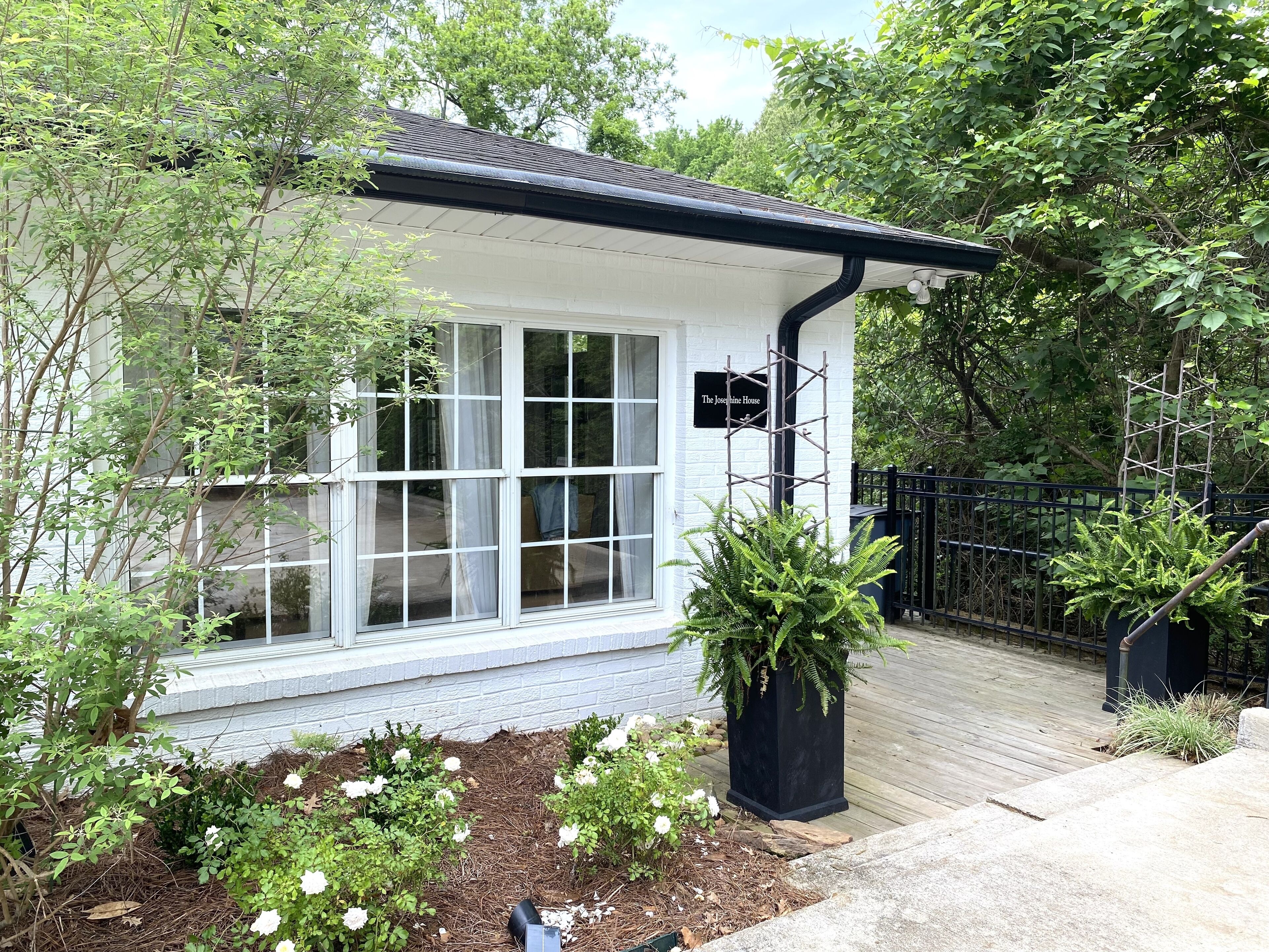 The Josephine Carriage House- Historic District - Walk to Sq - 2 King Beds, 2 Ba