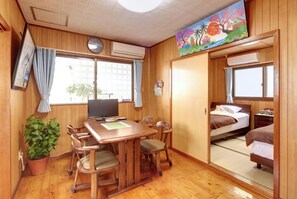 4 bedrooms, iron/ironing board, free WiFi, bed sheets - Condo Blue Mountains (沖縄市)