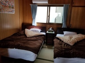4 bedrooms, iron/ironing board, free WiFi, bed sheets