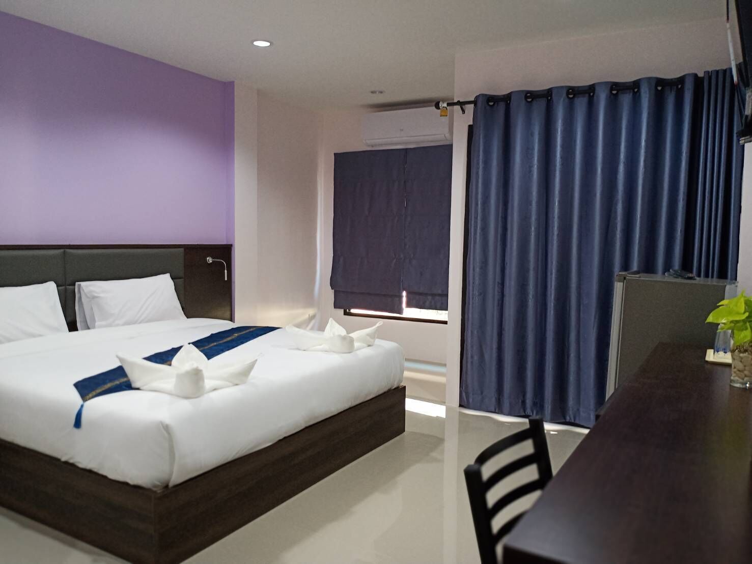 Cortinas blackout, wifi gratis y ropa de cama 