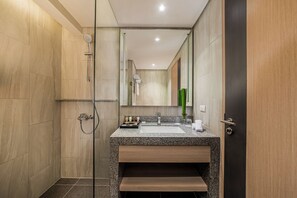 Shower, free toiletries, hair dryer, bathrobes - Seda Central Bloc Cebu City (Cebu City)