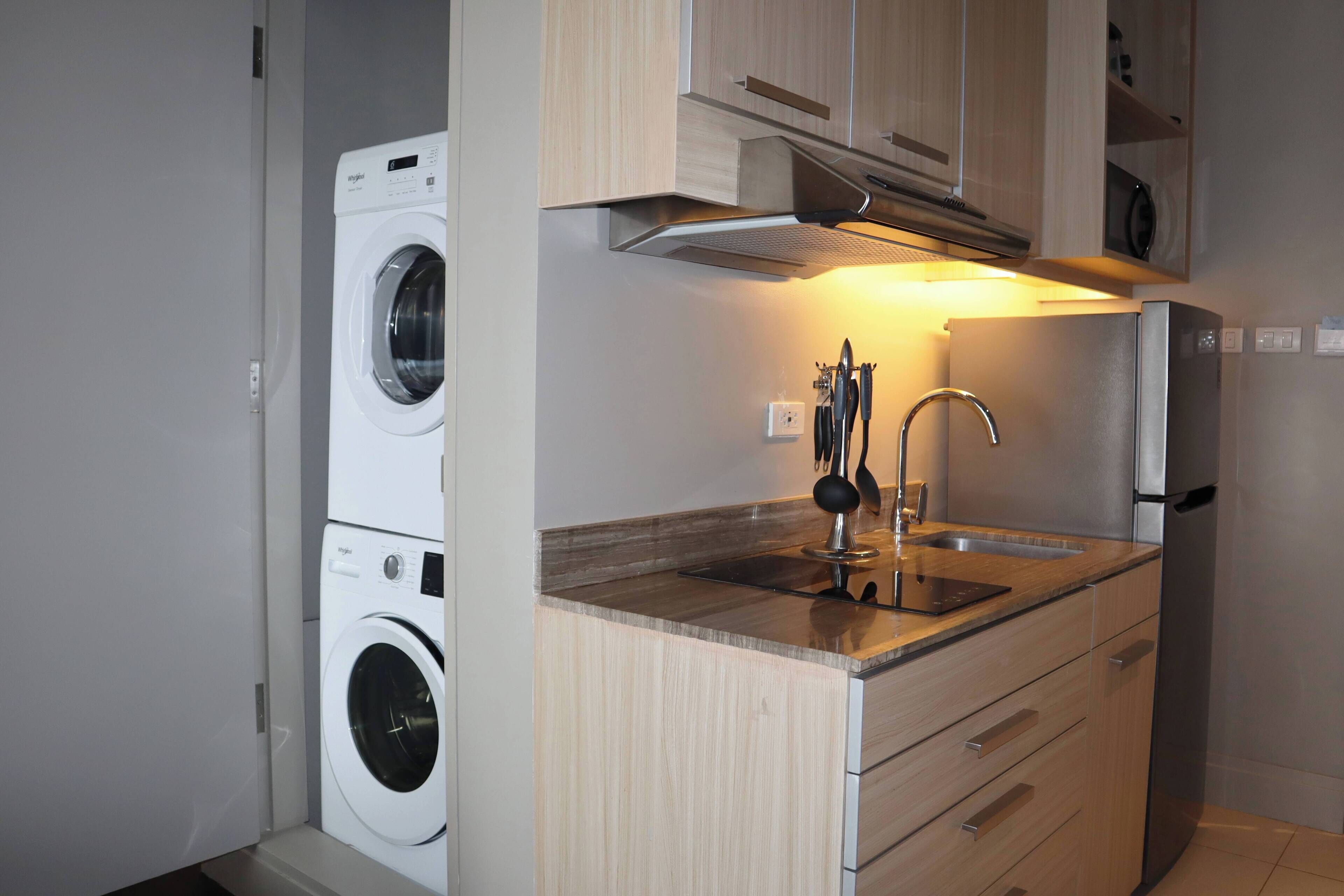 apartment, 1 bedroom | living area | 43-inch led tv with cable channels, tv