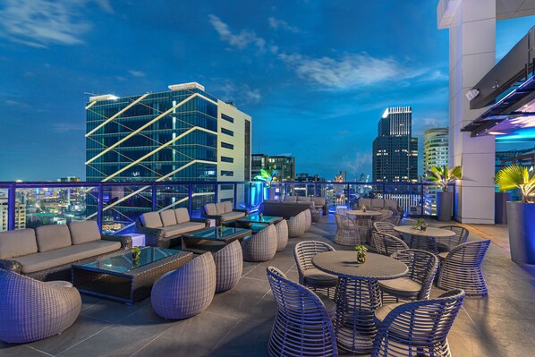 Rooftop terrace - Seda Central Bloc Cebu (Cebu City)