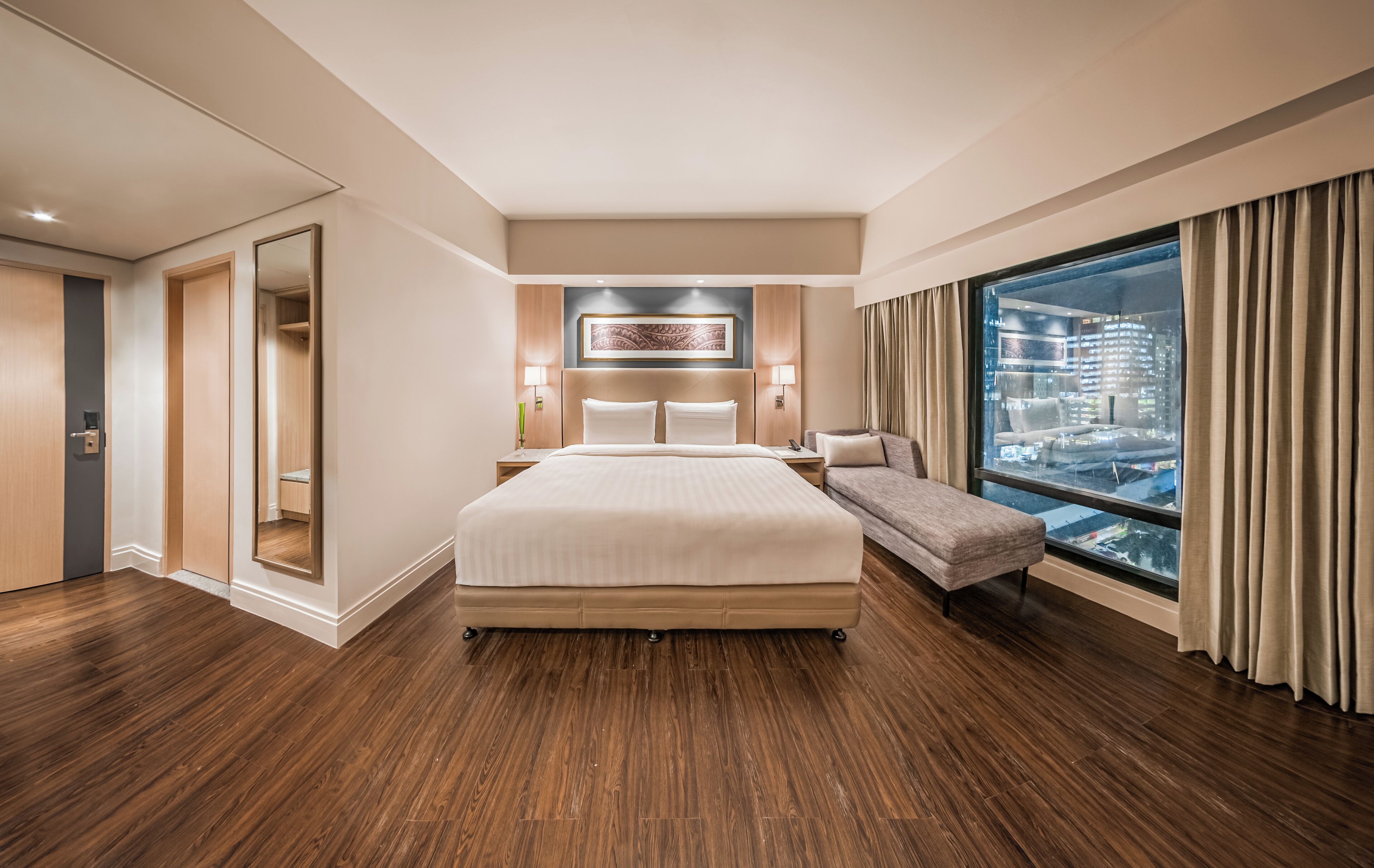 Deluxe Room, 1 Queen Bed | Minibar, in-room safe, individually furnished, desk