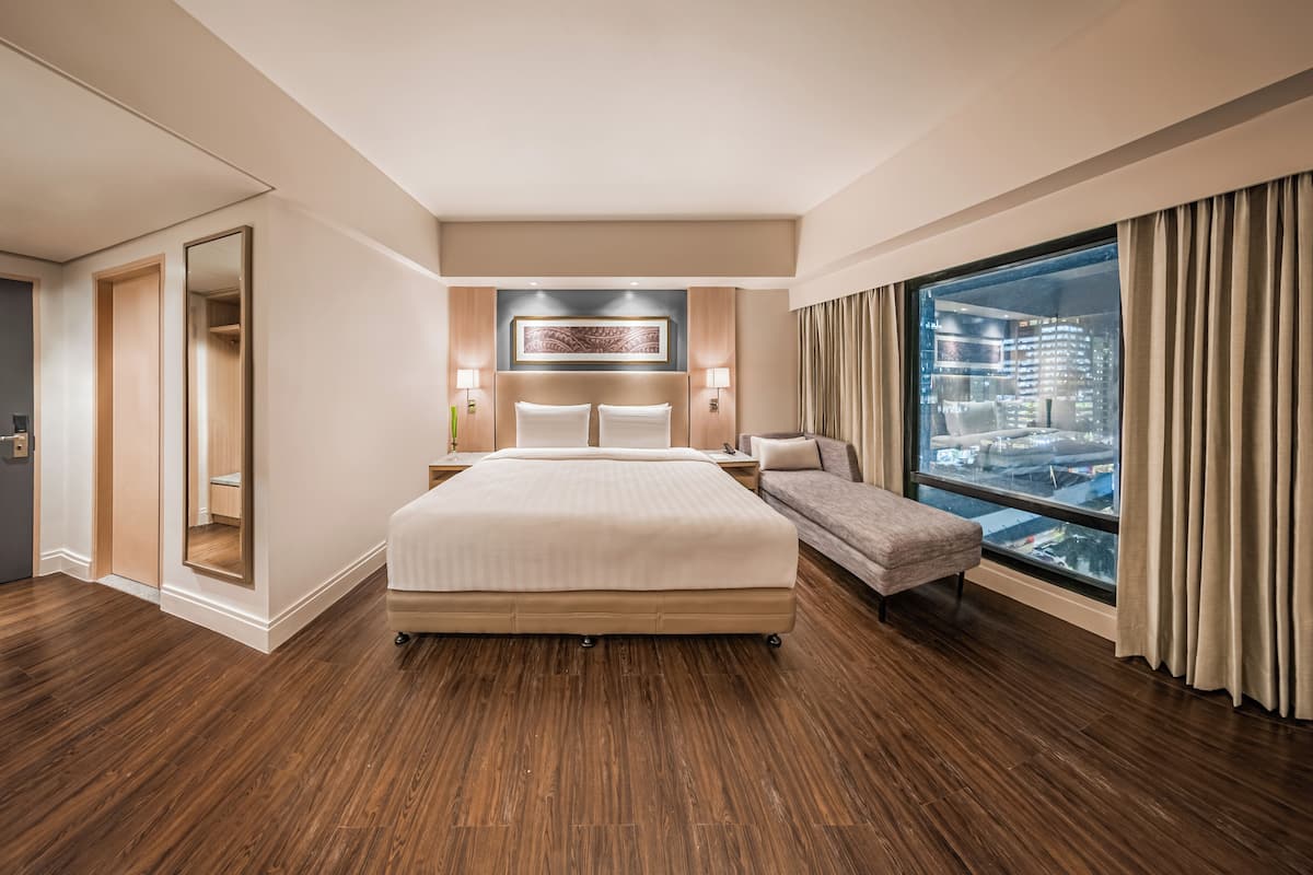 Habitación Deluxe, 1 cama Queen size | 1 habitación, minibar y caja de seguridad en la habitación