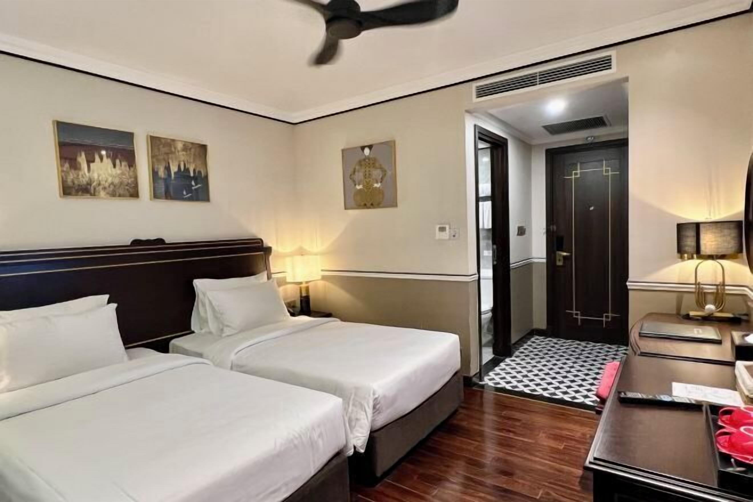 低刺激性寝具、ミニバー、セーフティボックス (室内)、客室ごとに異なるインテリア