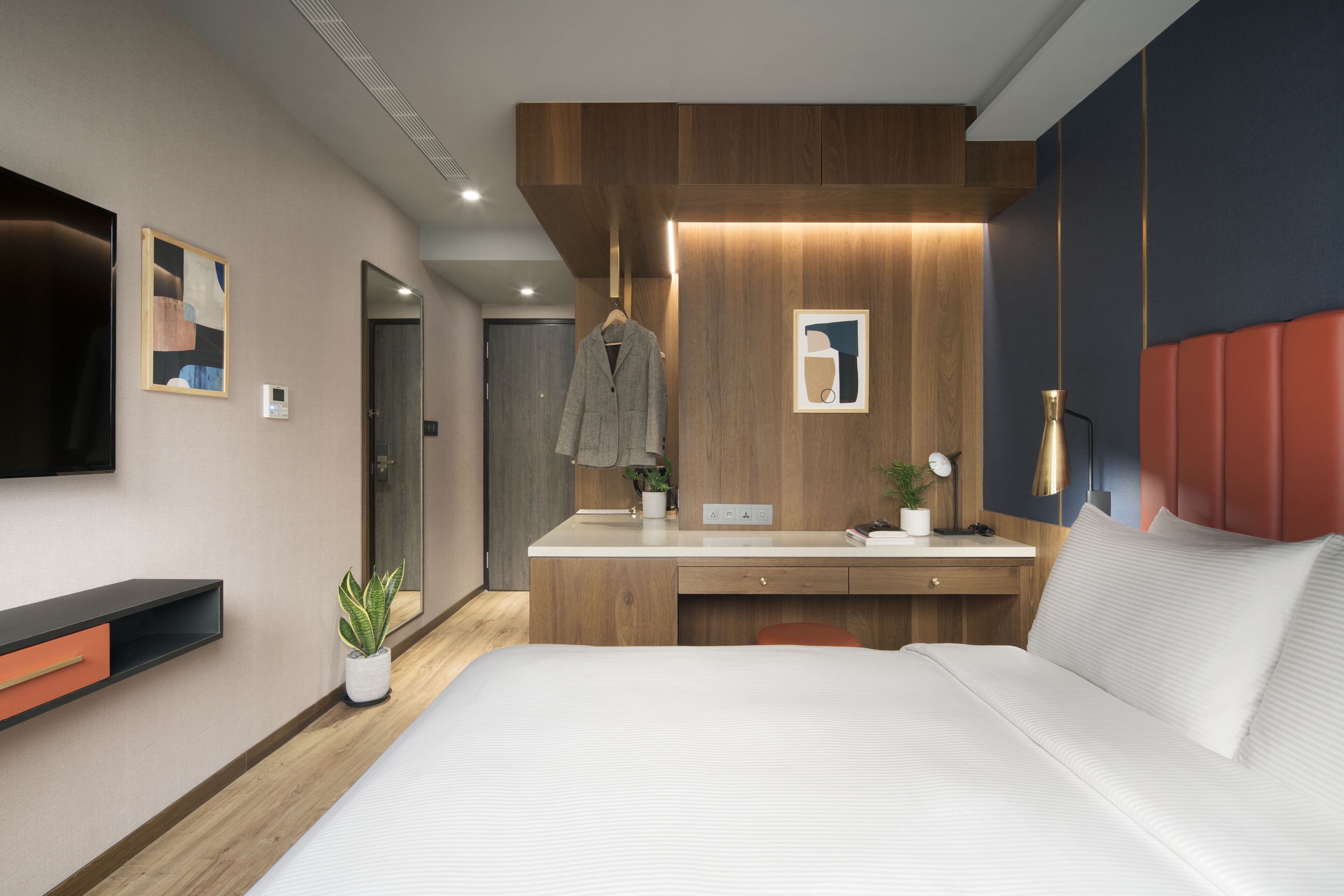 standard double room | premium bedding, down duvets, desk, laptop workspace