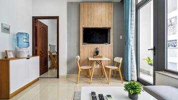 Chambre Double Luxe, vue ville | Bureau, espace de travail pour ordinateur portable, rideaux occultants