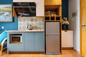 Deluxe Double Room, City View | Desk, laptop workspace, blackout curtains, soundproofing - The Art - Sunshine Apartment (Ho Chi Minh City)