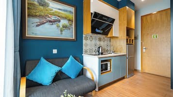 Deluxe Double Room, City View | Desk, laptop workspace, blackout curtains, soundproofing