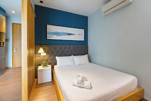 Deluxe Double Room, City View | Desk, laptop workspace, blackout curtains, soundproofing - The Art - Sunshine Apartment (Ho Chi Minh City)