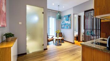 Junior Double Room, City View | Desk, laptop workspace, blackout curtains, soundproofing