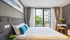 Lägenhet Comfort | Individuell inredning, unika möbler, skrivbord och arbetsyta för laptop