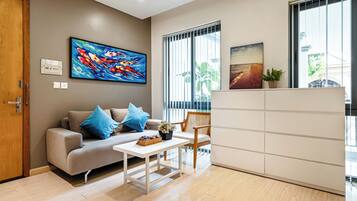 Appartement, vue ville | Bureau, espace de travail pour ordinateur portable, rideaux occultants