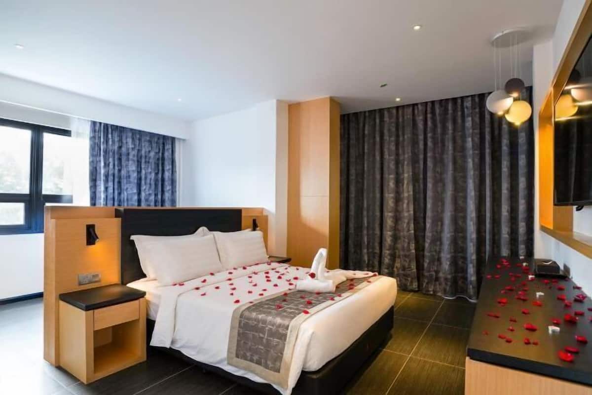 1 bedroom, minibar, in-room safe, desk