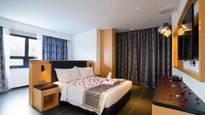 주니어 스위트 | 미니바, 객실 내 금고, 책상, 노트북 작업 공간