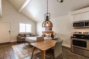 Interior - Holladay Guesthouse Secluded Studio (Holladay)