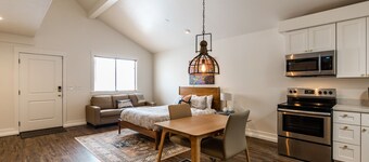 Holladay Guesthouse Secluded Studio