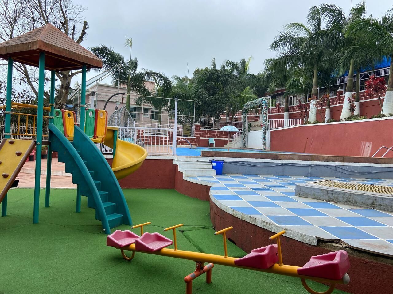 室外兒童遊樂區