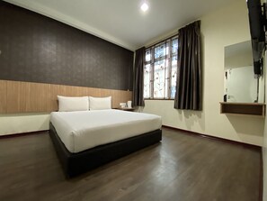 Deluxe Double Room | Free WiFi, bed sheets - OYO 89752 7 Days Express Hotel (Ayer Hitam)