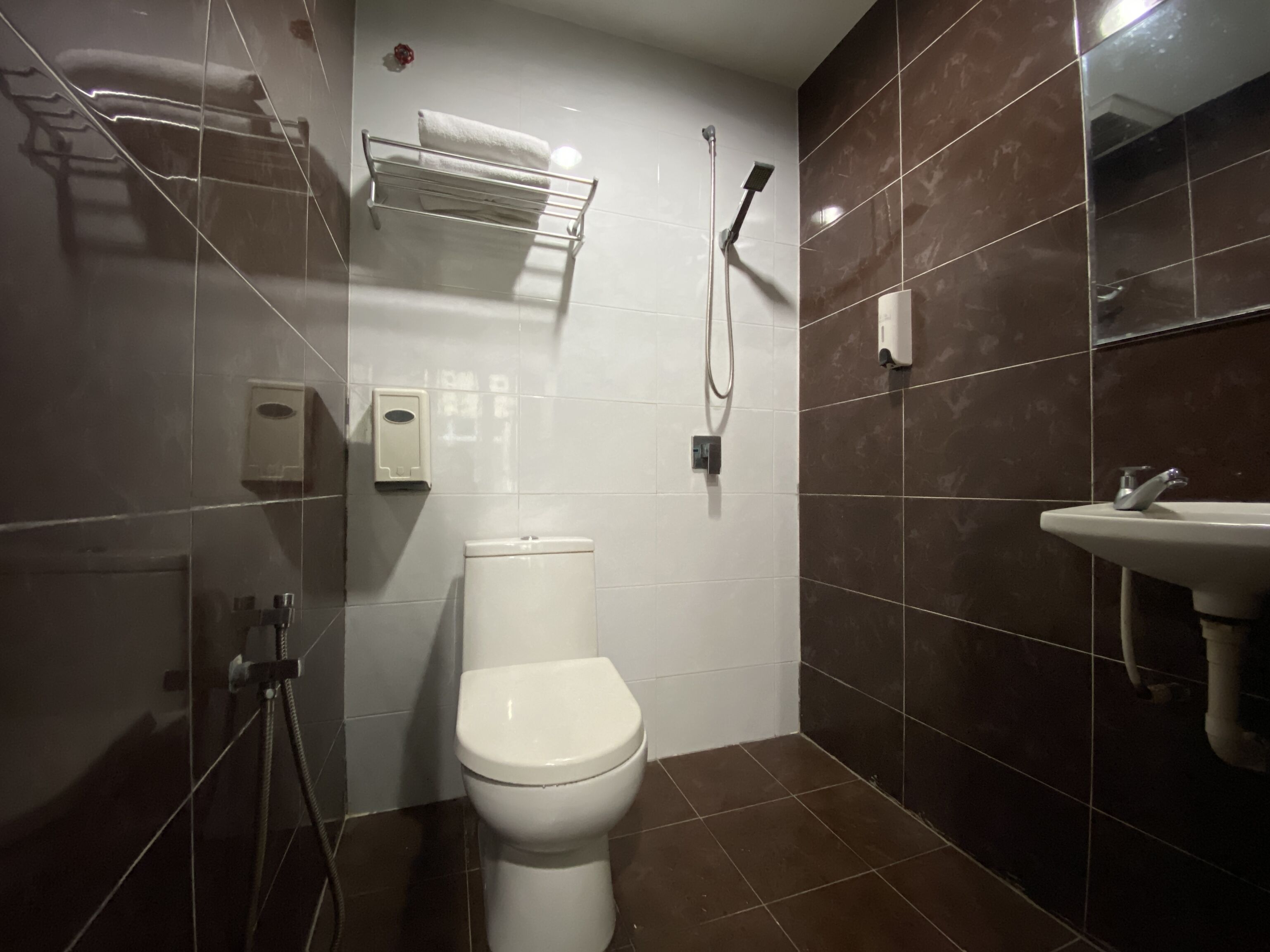 华丽双人房 | 浴室 | 淋浴设施、大花洒淋浴喷头、免费洗浴用品、坐浴桶