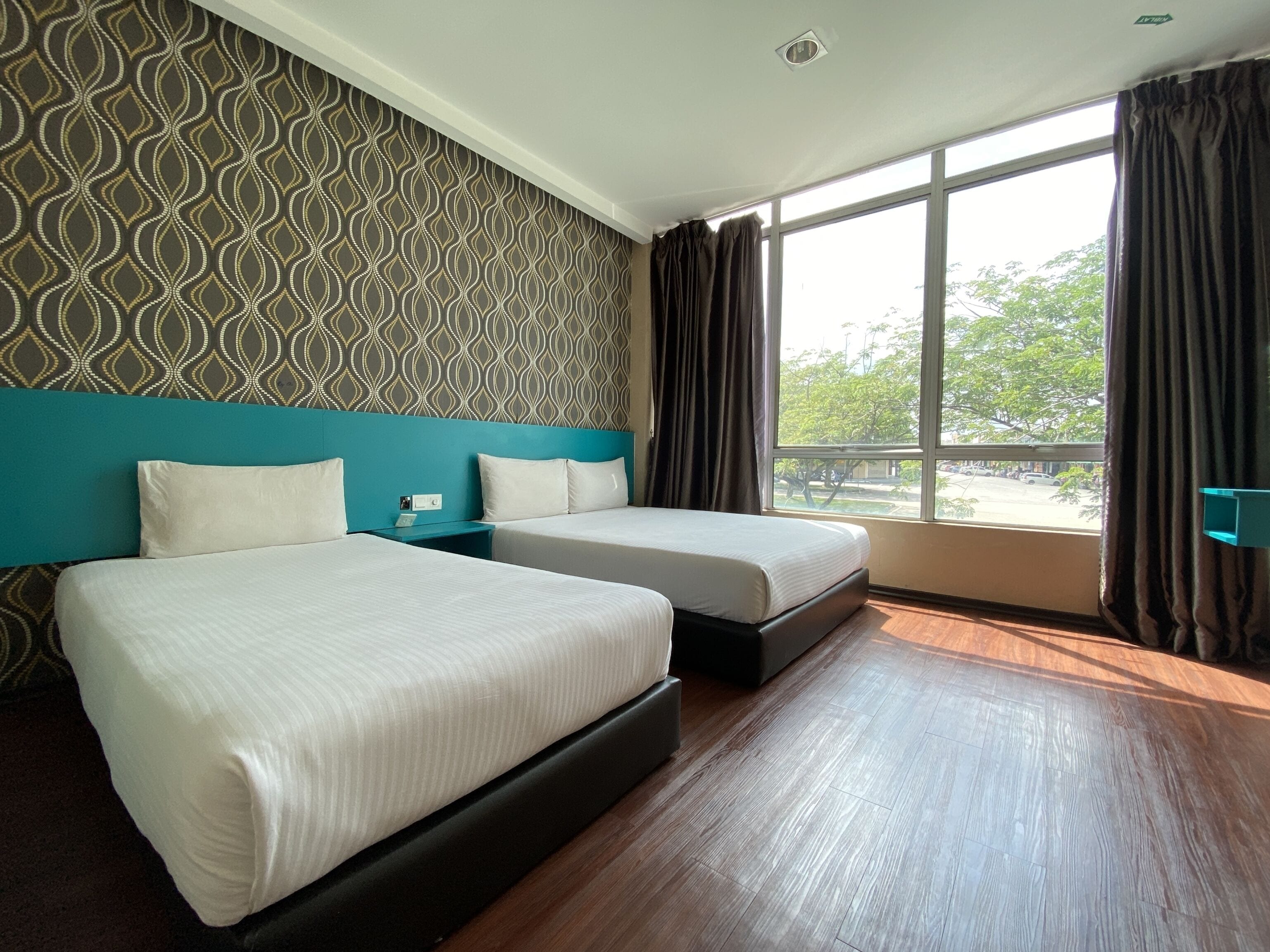 Free WiFi, bed sheets