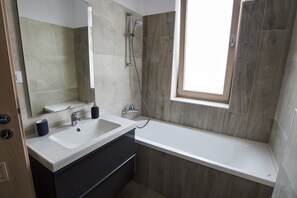 City Apartment | Bathroom