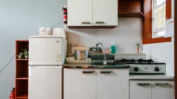 Quarto (Lavender) | Cozinha americana privada | Geladeira, micro-ondas, cooktop, panela elétrica de arroz