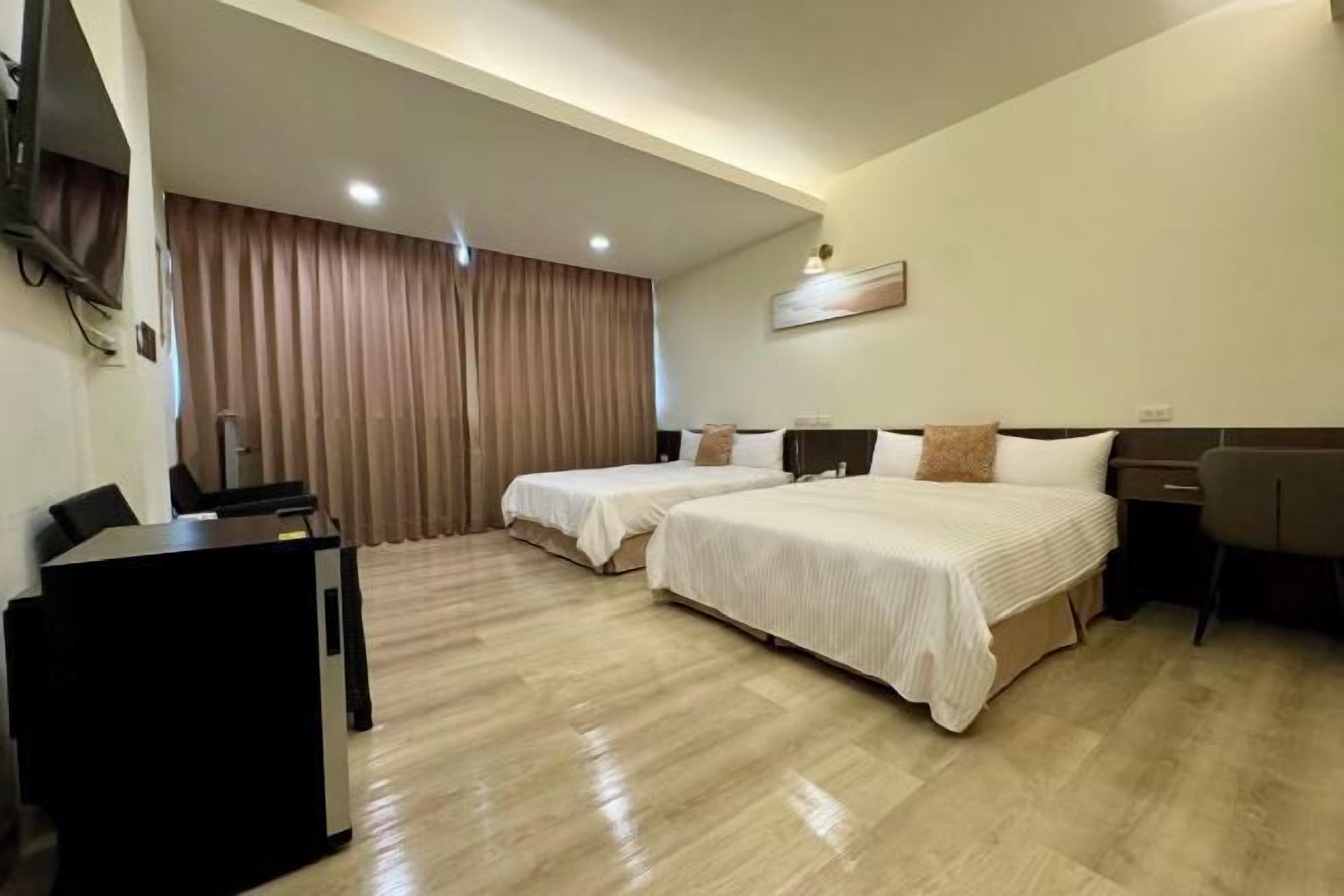 Desk, blackout drapes, free WiFi, bed sheets