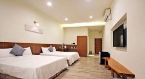 Habitación familiar | Escritorio, cortinas blackout, wifi gratis y ropa de cama 