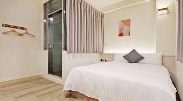 Habitación doble | Escritorio, cortinas opacas, wifi gratis y ropa de cama