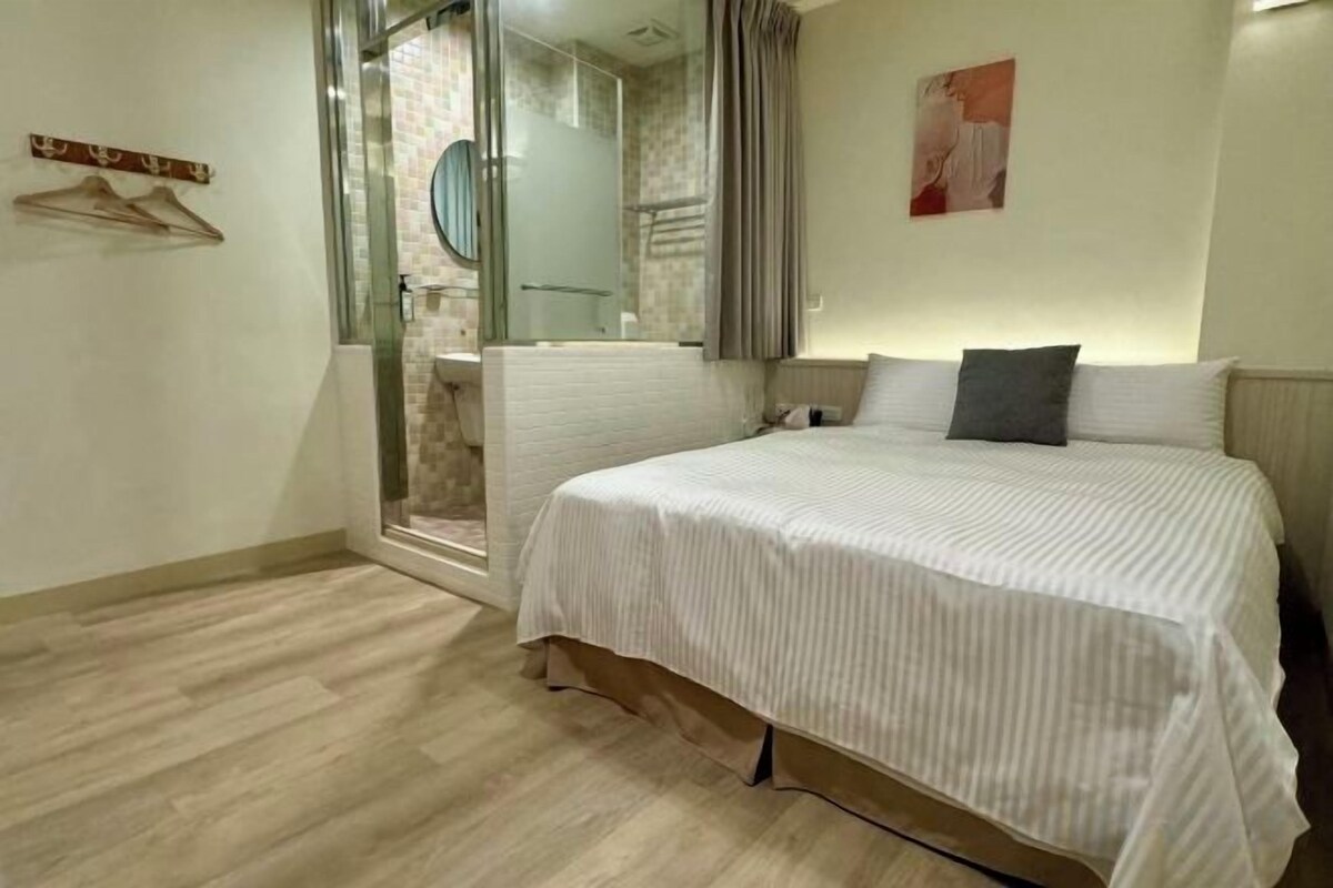 Desk, blackout drapes, WiFi (free), bed sheets
