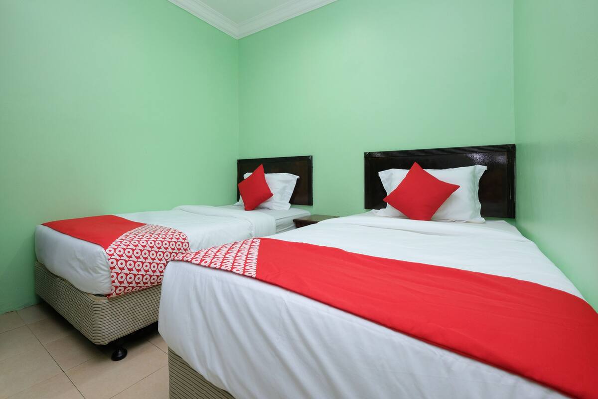 Free WiFi, bed sheets, alarm clocks