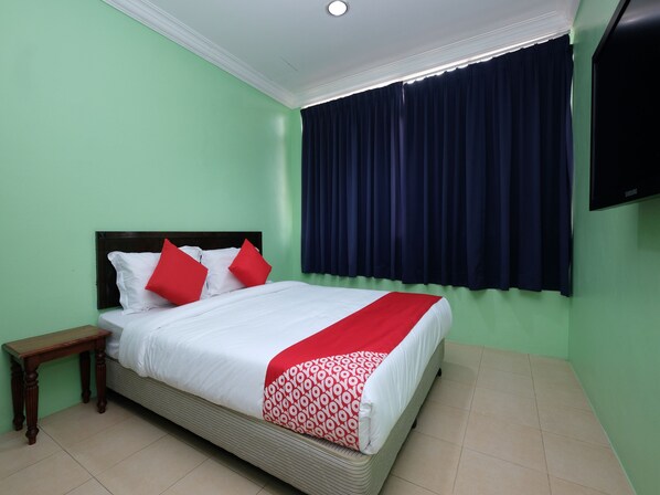 Deluxe Double Room | Free WiFi, bed sheets, alarm clocks