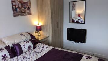 1 bedroom, iron/ironing board, free WiFi, bed sheets