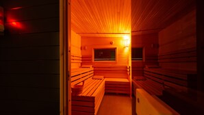 A sauna with wooden benches and a window. - Hotel Szeghalom (Szeghalom)