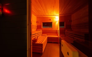 A sauna with wooden benches and a window. - Hotel Szeghalom (Szeghalom)