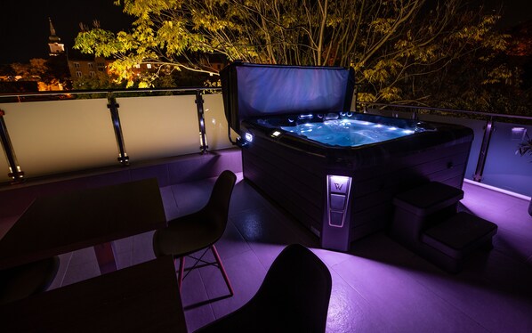 Bain à remous extérieur