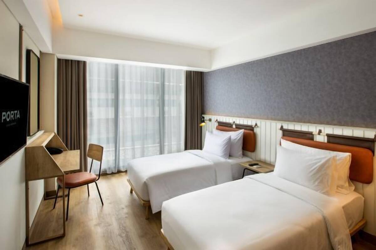In-room safe, desk, soundproofing, iron/ironing board (on request)