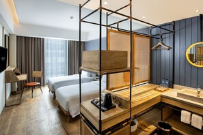 In-room safe, desk, soundproofing, iron/ironing board - PORTA by Ambarrukmo (Depok)