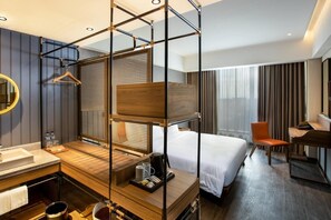 In-room safe, desk, soundproofing, iron/ironing board - PORTA by Ambarrukmo (Depok)