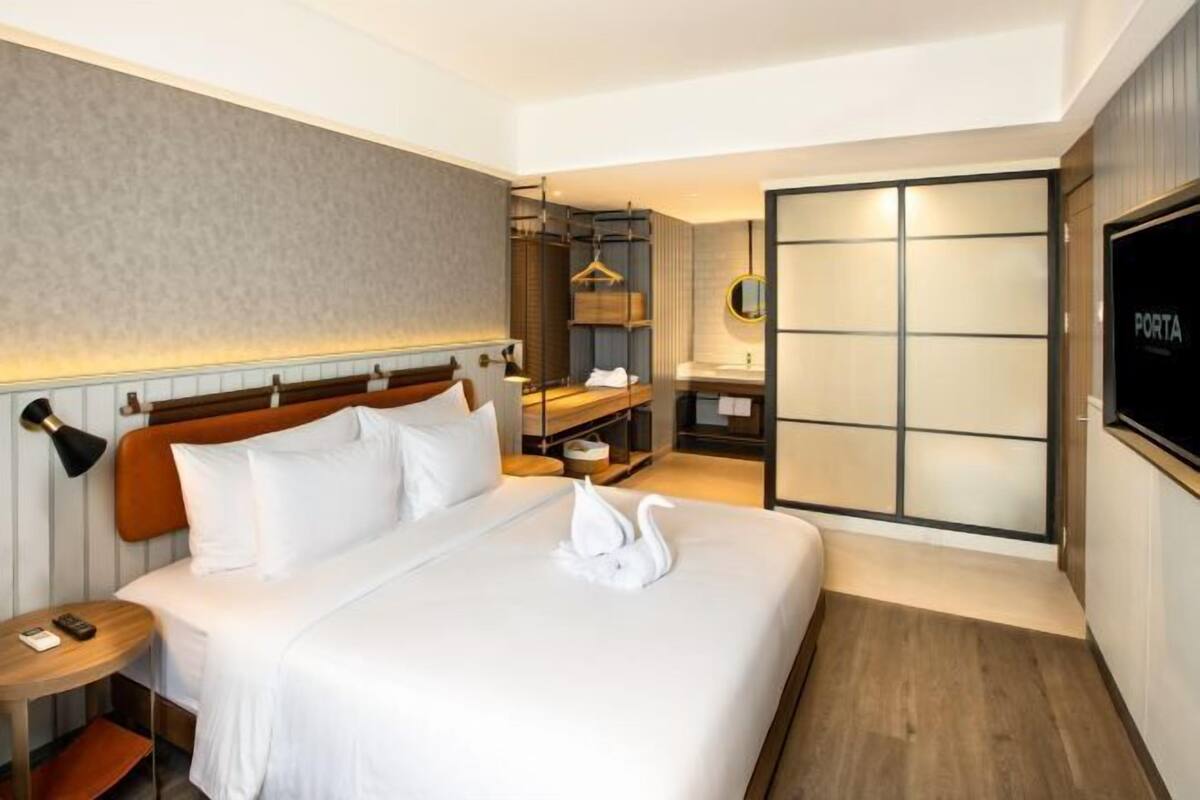 In-room safe, desk, soundproofing, iron/ironing board (on request)