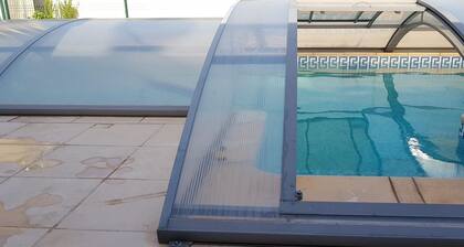 Habitación privada en casa grande, jardín, piscina, Canal du Midi.