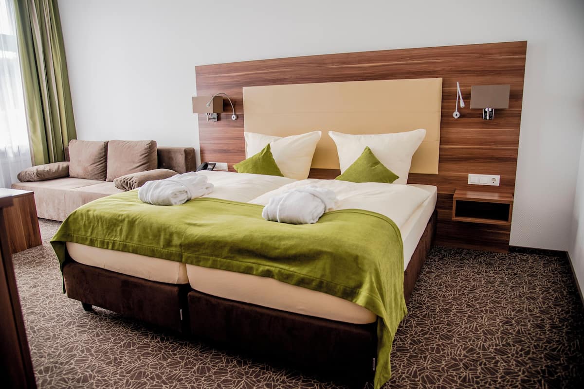 hypo-allergenic bedding, minibar, in-room safe, desk